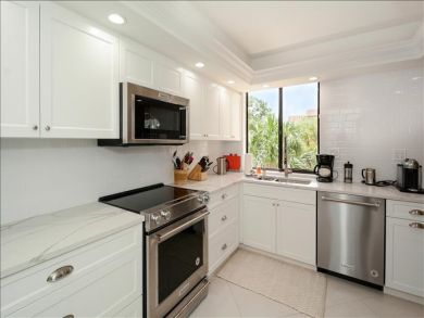 Two Bedroom Walk to Beach Rental Condo in Siesta Key